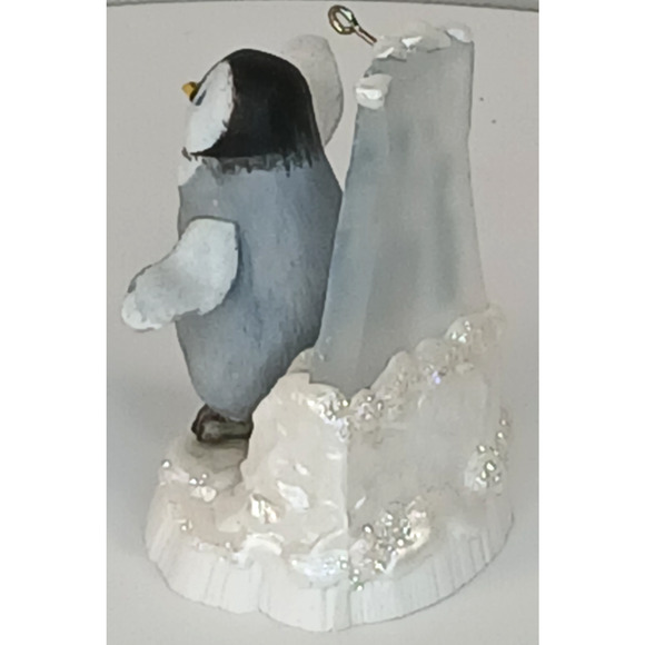 Mumble Moves! 2006 Hallmark Happy Feet Ornament QXI3086 - Picture 7 of 11